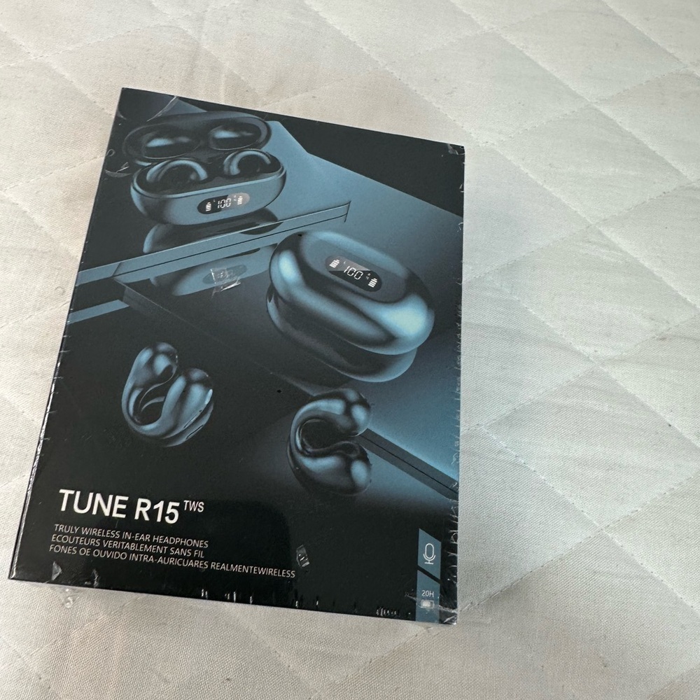 Wireless Tune R15 TWS Earbuds In-Ear Phones With Charging Case ew In Box